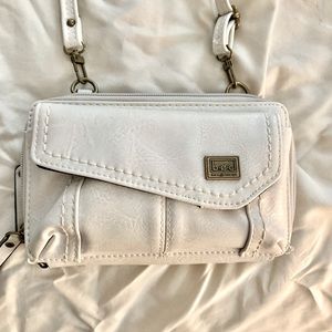 Crossbody wristlet